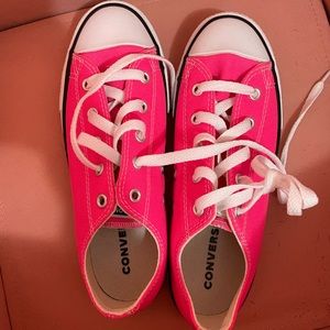 Girls converse